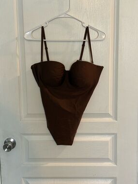 Skims Kim Kardashian Women’s Skims Body Molded Underwire Bodysuit Large New